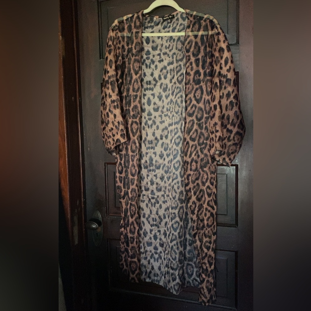 Leopard pattern shaw